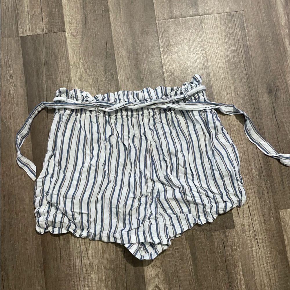 Flowy Hollister shorts